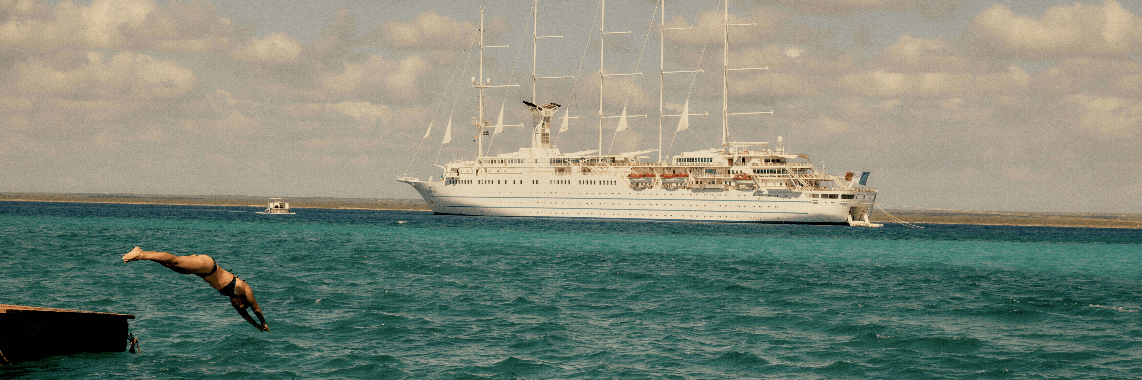Trouvez la croisière de vos rêves pour vos prochaines vacances au soleil - background banner